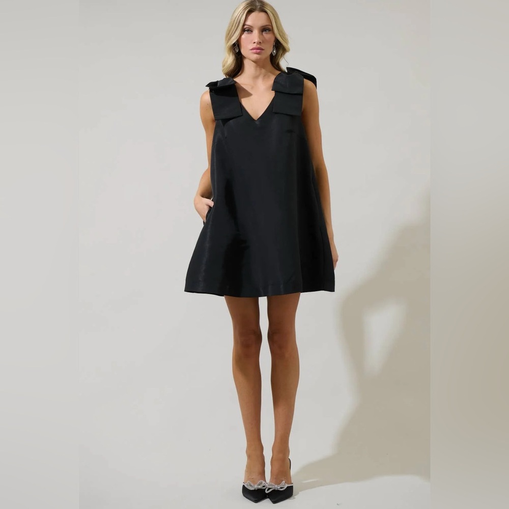 Elegant Black Sleeveless Dress